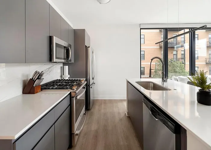 Landing Incredible 2Bd Rooftop Lounge Pool Chicago