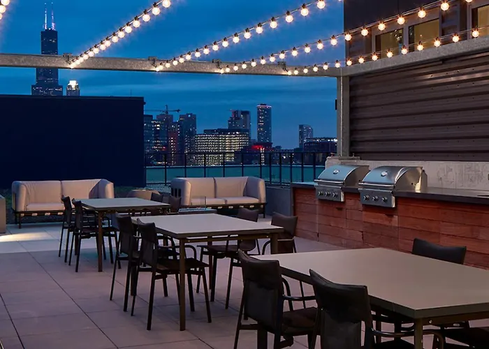 Landing Incredible 2Bd Rooftop Lounge Pool * Chicago