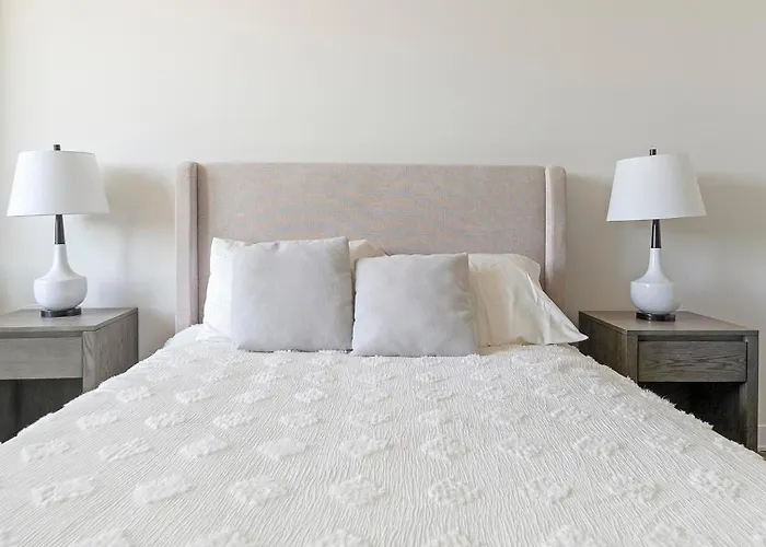 Landing Incredible 2Bd Rooftop Lounge Pool Chicago